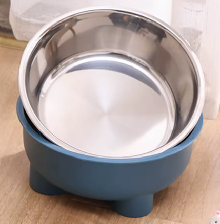 RVS voerbak met antislip voetjes en afneembare binnenkom, geschikt voor honden en katten.