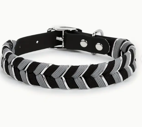 Zwart-grijzePVC hondenhalsband met metalen gesp en D-ring – perfect voor dagelijks gebruik en avonturen.