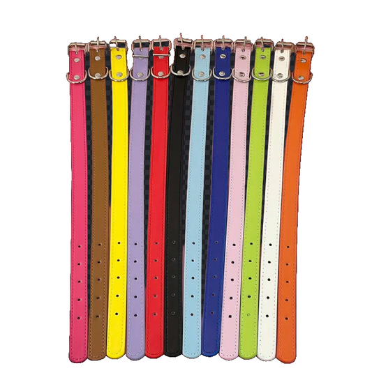 Stijlvolle, synthetische leren halsband voor honden en katten, verkrijgbaar in diverse maten en kleuren.