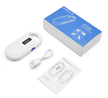 Draagbare chiplezer in witte behuizing met USB-oplaadpoort en ingebouwd scherm voor directe uitlezing.