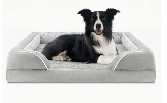 Lichtgrijs orthopedisch hondenbed van memory foam, biedt ultiem comfort en ondersteuning voor huisdieren van alle maten.