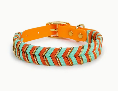 Oranje-lichtblauw verstelbare hondenhalsband van PVC met unieke vlechtstructuur – waterafstotend en comfortabel.