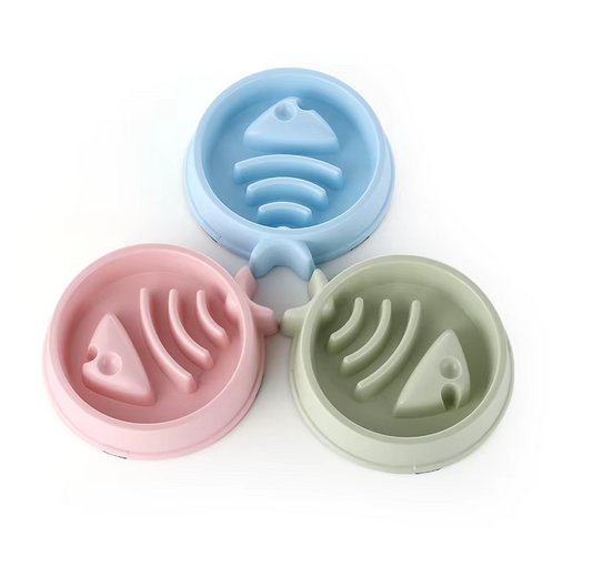 Interactieve slowfeeder kattenbak die helpt tegen verslikken en overeten. Te verkrijgen in verschillende kleuren.