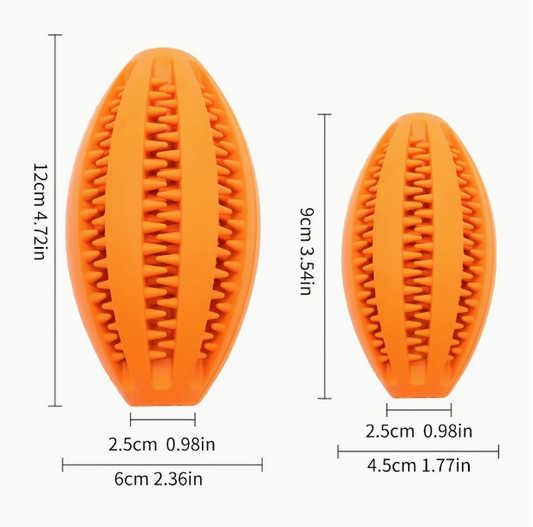 Oranje kauwspeelgoed in rugbyvorm voor honden met tandverzorging in de twee maten S (9 cm) en M (12cm).